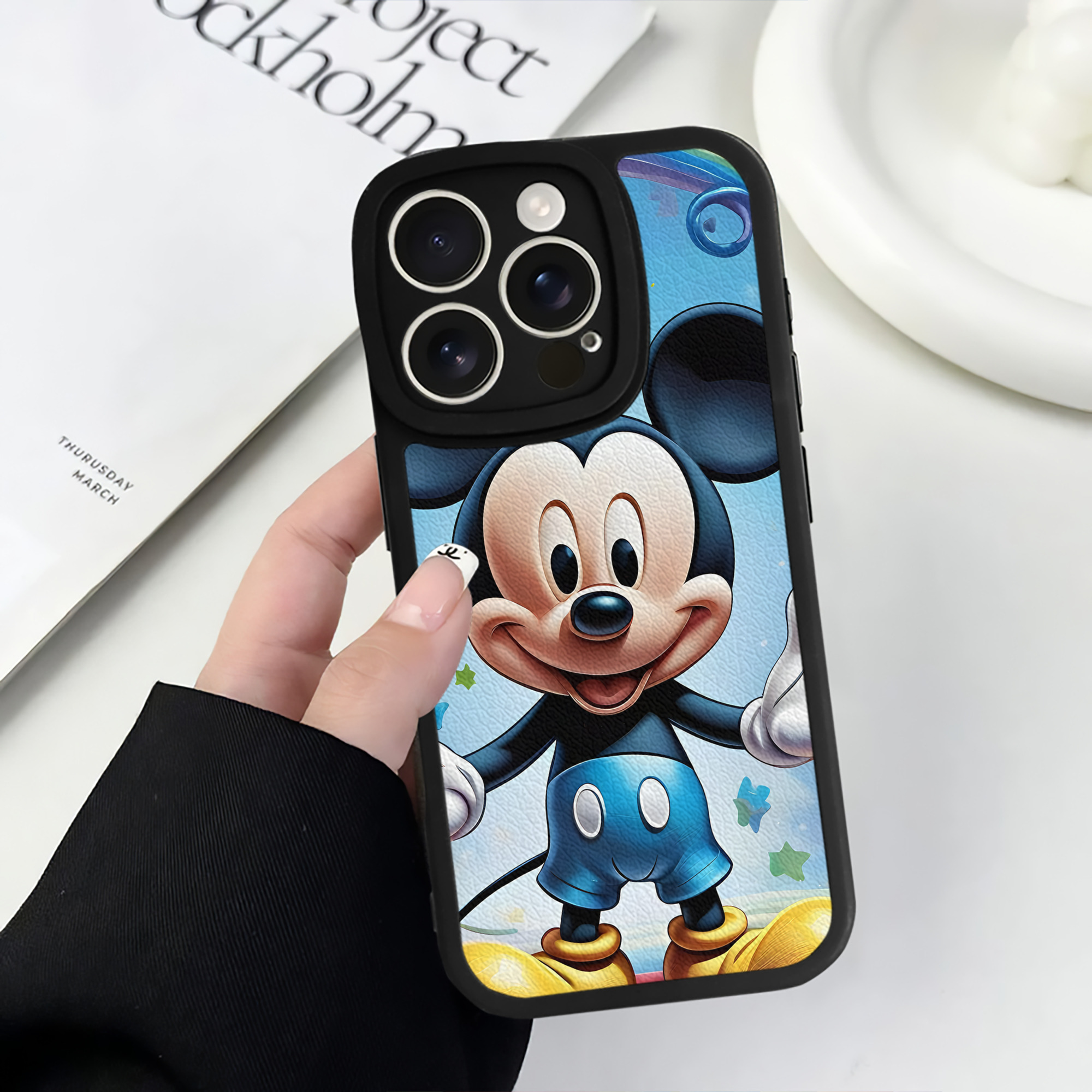 （画像用） ミッキーマウス Mickey Mouse 【iPhone 16シリーズ対応】シリコンスマホケース（レザー調） 材質：シリコン